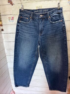 American Eagle Women’s Medium Blue Barrel-Leg Jeans Size 2